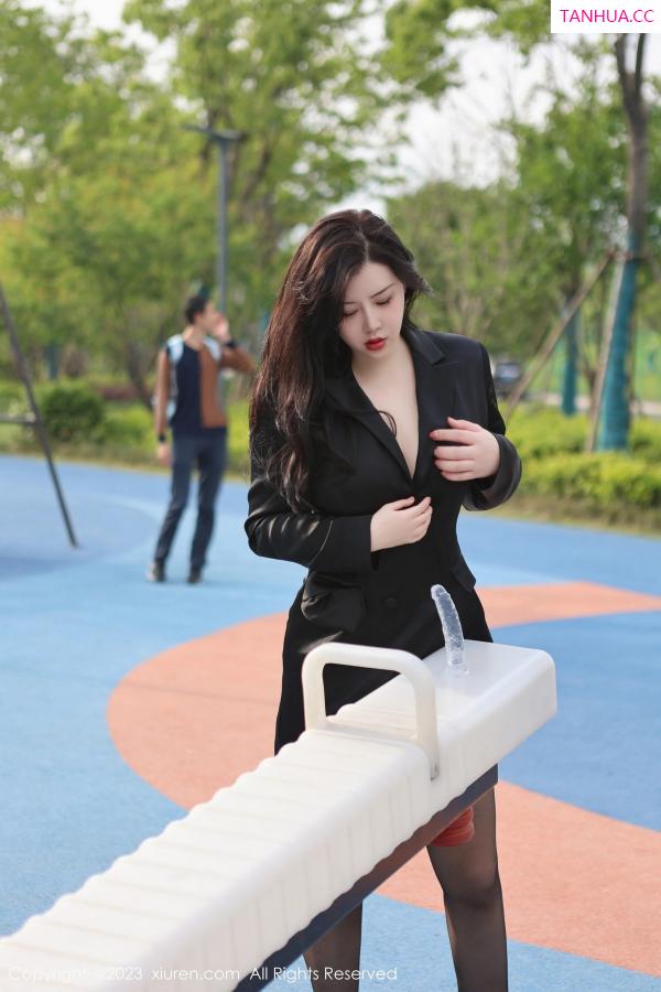 王格 王婉悠 [XiuRen]高清写真图 2023.05.26 No.6805 王婉悠Queen 黑丝美臀第2张图片